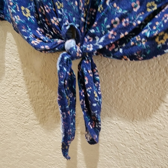 Blue floral short sleeve shirt Size small - Picture 4 of 9